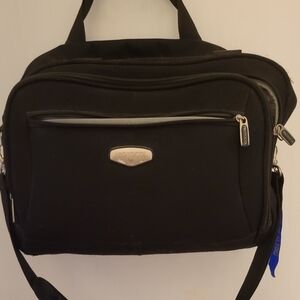 Carryon bag with shoulder strap